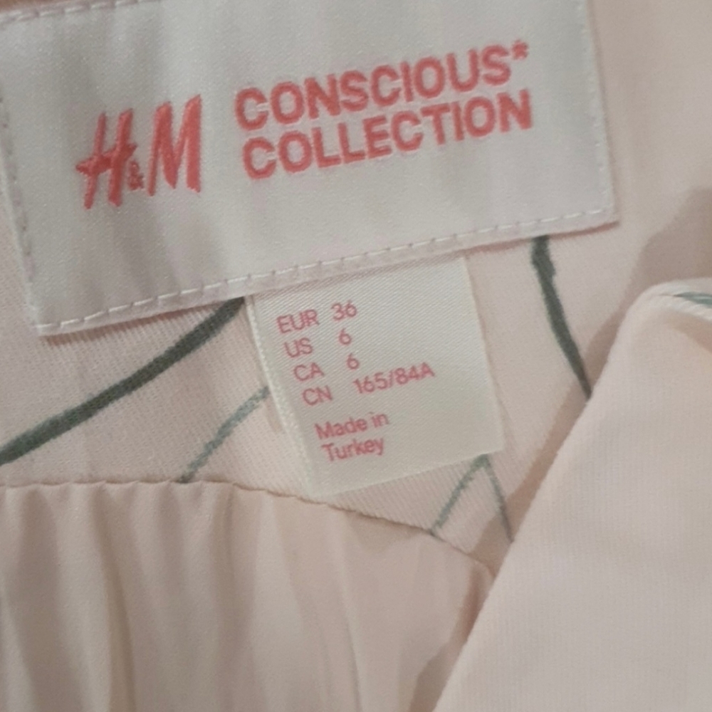 H&M Concious Collection Floral Dress with pockets Size 12 approx - Picture 5 of 6